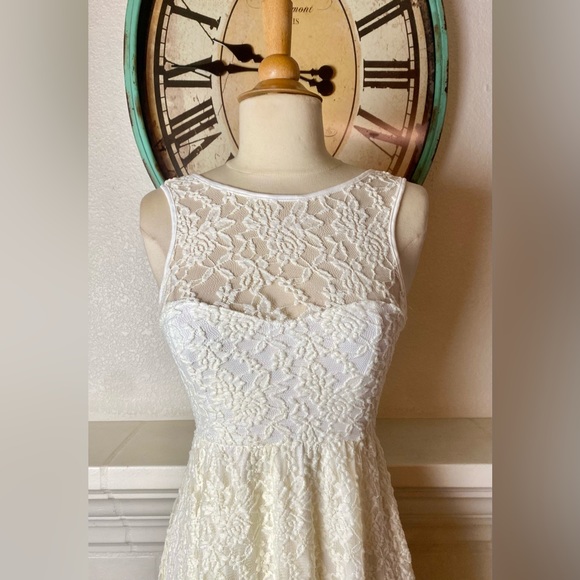 BETHANY MOTA 💖 Lace Mini Dress - Picture 3 of 6